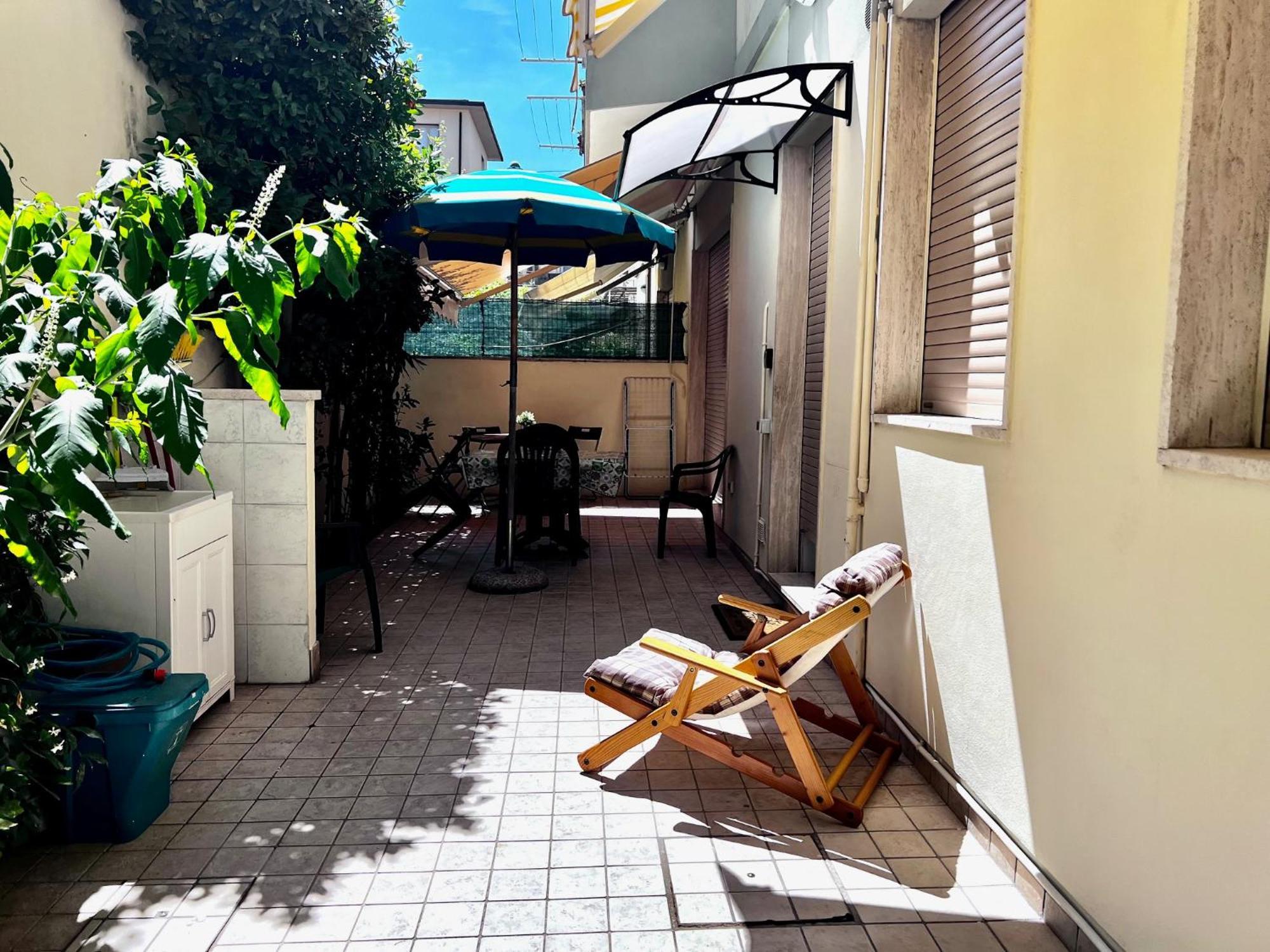 Apartment On The - *