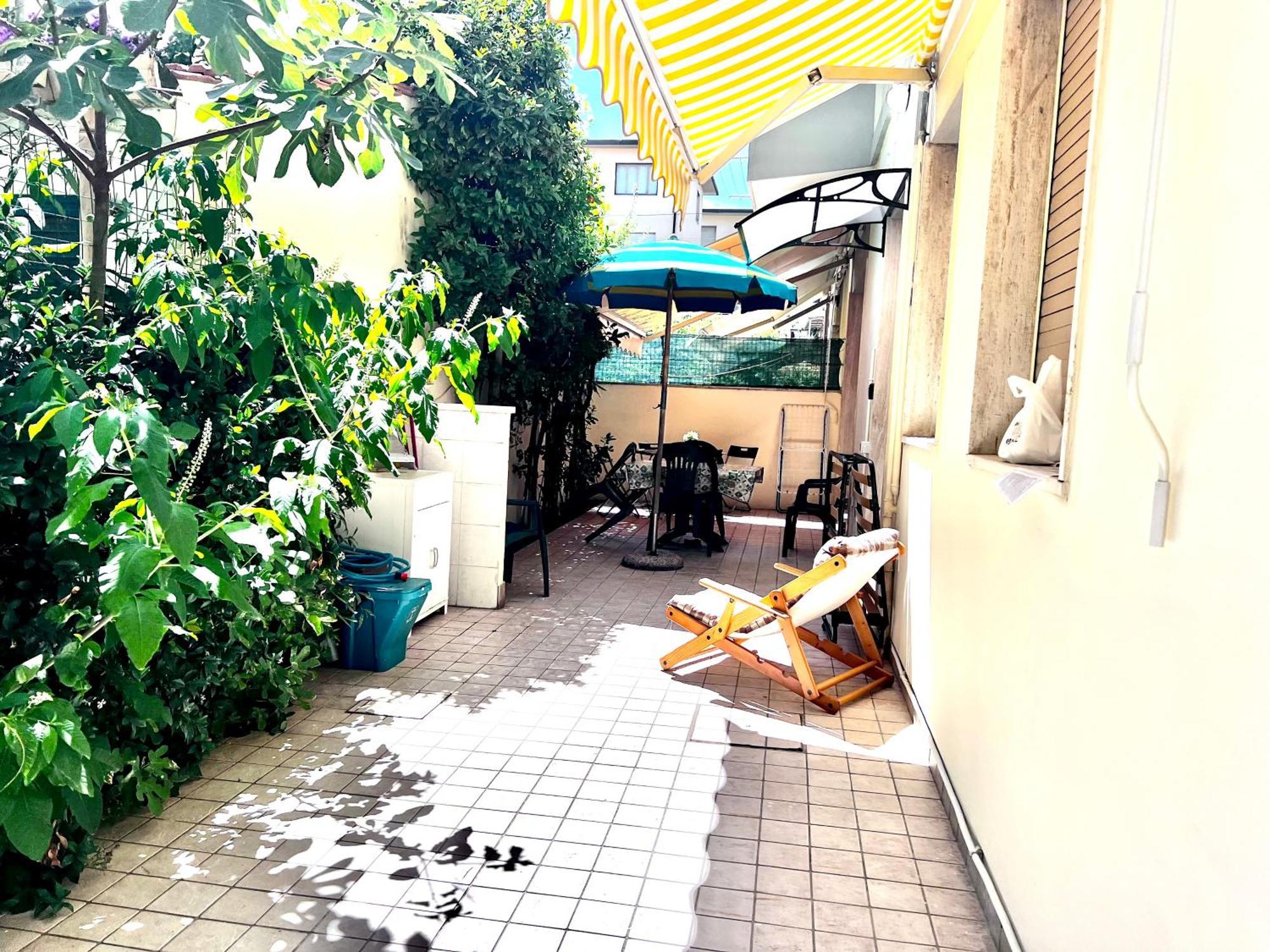 Apartment On The - *